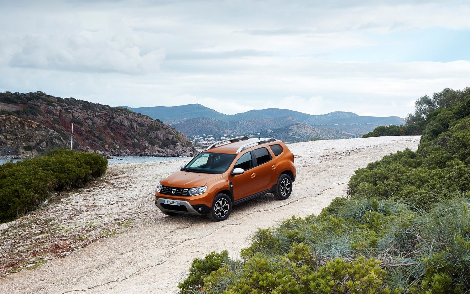 Comparison - Dacia Duster Prestige 2019 - vs - Kia Sportage SX 2019 ...